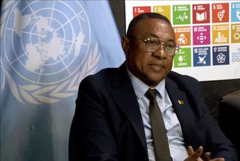 Le Directeur général du Bureau national de gestion des risques et des catastrophes (BNGRC) à Madagascar, le général Olivier Elack, lors d'un entretien dans les studios d'ONU Info.