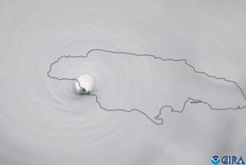 Una imagen de satélite muestra al huracán Melissa tocando tierra cerca de New Hope, en el oeste de Jamaica.