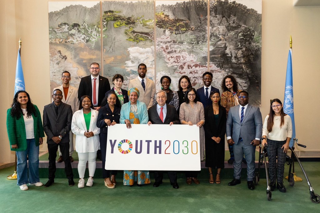 秘书长古特雷斯和常务副秘书长穆罕默德会见 2022 年可持续发展目标青年领袖。