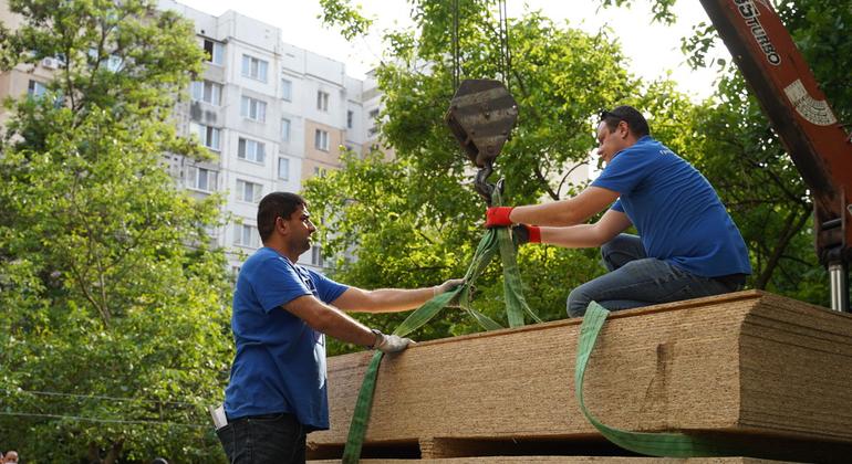 UNHCR is assisting people whose apartments were damaged by a deadly night blast in Odessa, Ukraine. UNHCR is assisting people whose apartments were damaged by a deadly night blast in Odessa, Ukraine.