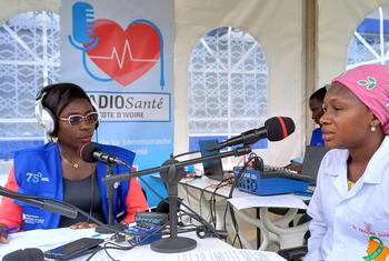 Lancée en 2020 pendant la pandémie de COVID-19 avec l’appui de l’OMS, la plateforme Radio Santé est devenue un canal privilégié pour diffuser des informations fiables et vérifiées en matière de santé en Côte d'Ivoire.