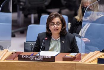 المديرة التنفيذية لهيئة الأمم المتحدة للمرأة، سيما بحوث، خلال إحاطتها أمام مجلس الأمن حول أجندة المرأة والسلام والأمن. 8 آذار/مارس 2022.