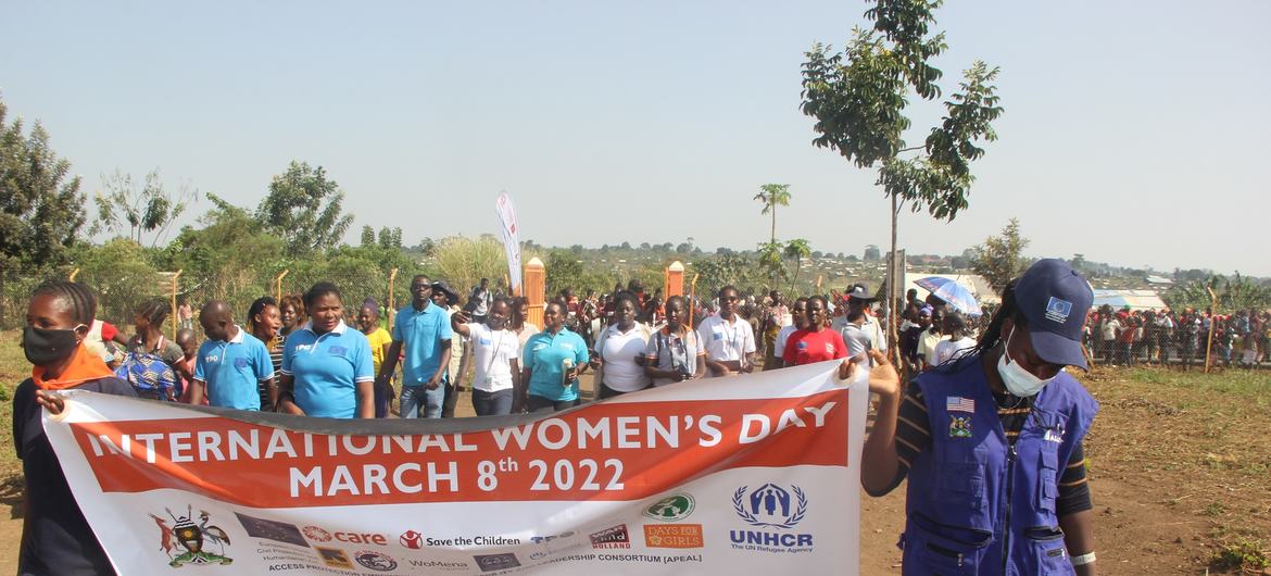 Conmemoración del Día Internacional de la Mujer en el asentamiento de refugiados de Kyanwali, en Hoima, Uganda.