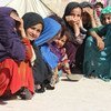 阿富汗西南部坎大哈一个流离失所者营地中的女孩。