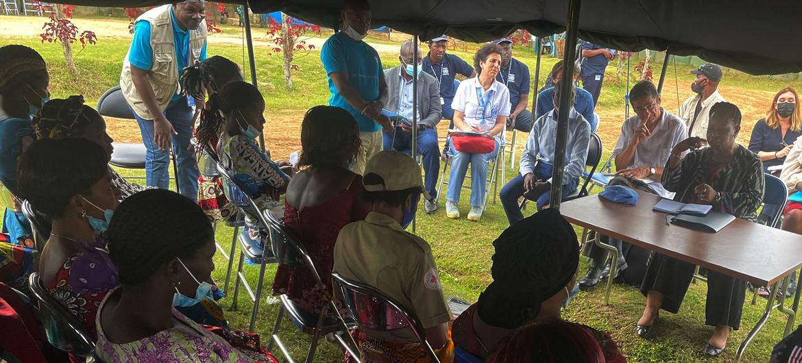 Special Representative Bintou Keita holds talks with local representatives from youth and women's associations on the need to restore State authority after attacks on Bendera, Democratic Republic of the Congo.