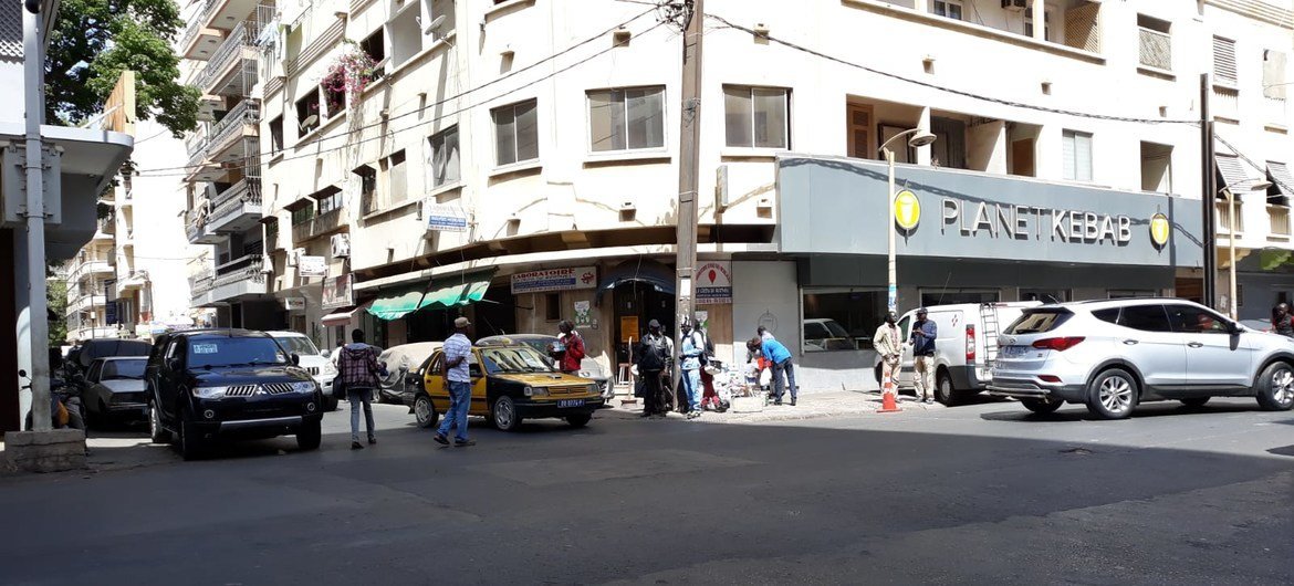 A 25 de março, medidas de distanciamento social eram obvias nas ruas de Dakar, no Senegal