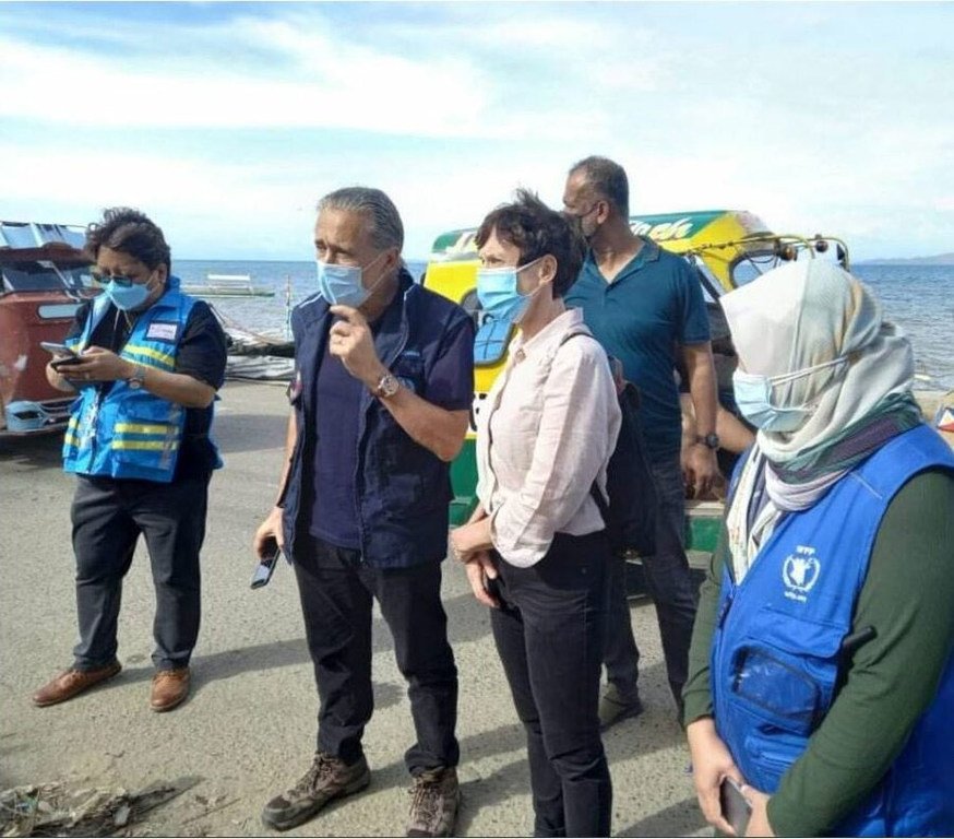 联合国驻菲律宾协调员古斯塔沃·冈萨雷斯访问灾区。