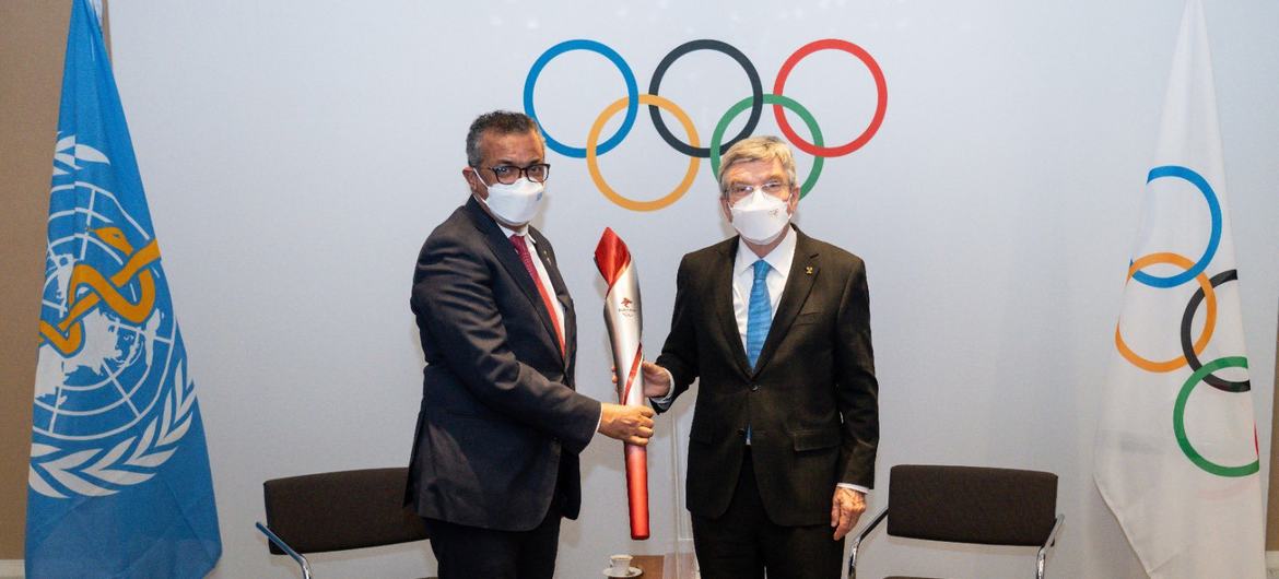 世界卫生组织总干事谭德塞与国际奥委会主席巴赫举行会晤。