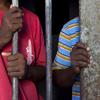 Detentos em uma prisão haitiana