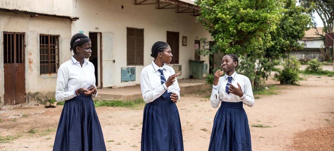 El Fondo de Población de la ONU (UNFPA) está comrprometido a proteger a las escolares de la mutilación genital femenina en Gambia.