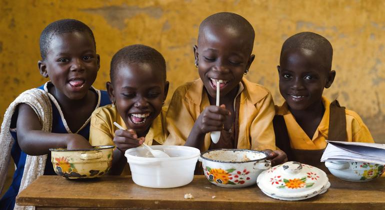 Moins de 10 % des écoliers reçoivent un repas scolaire dans 8 pays africains