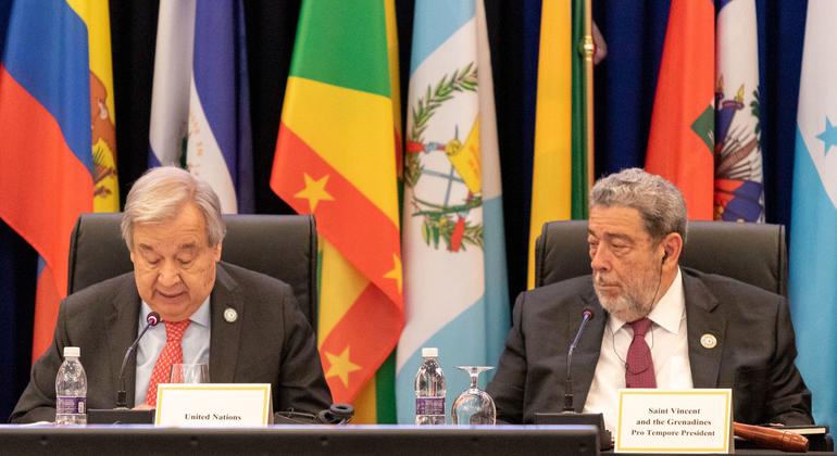 Secretary-General António Guterres (left) delivers remarks at the Eighth Summit for the Community of Latin American and Caribbean States (CELAC) in Saint Vincent and the Grenadines.