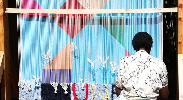 Exposição promove a moda sustentável durante a sexta sessão da Assembleia Ambiental da ONU em Nairóbi, Quênia
