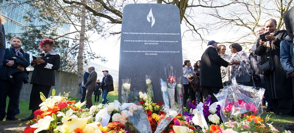 Monumento em memória do genocídio de 1994 contra os tutsis em Ruanda nas Nações Unidas, em Genebra. 