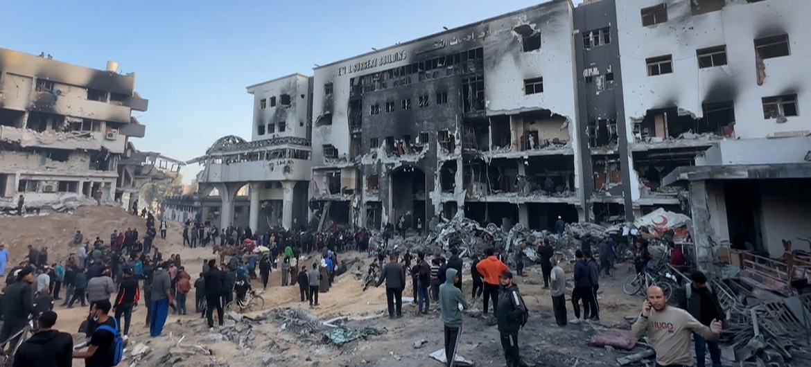 Больница «Аль-Шифа» в руинах после двухнедельной осады.