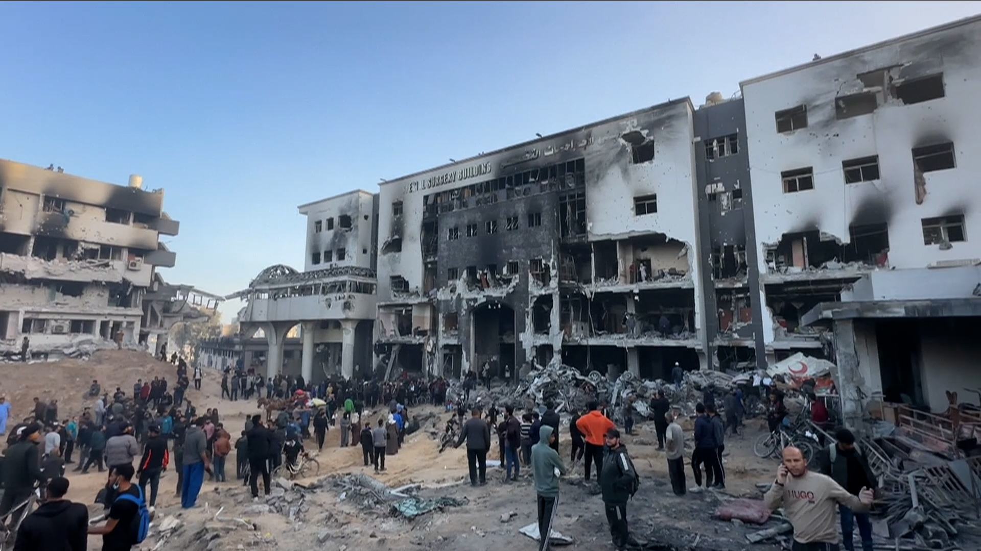 مشهد للدمار الكبير الذي طال مستشفى الشفاء في غزة. مشهد للدمار الكبير الذي طال مستشفى الشفاء في غزة.