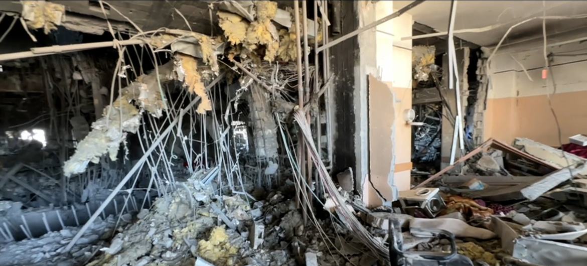 Image de la destruction de l'hôpital Al-Shifa à Gaza, après la fin du dernier siège israélien. L'Organisation mondiale de la santé (OMS) a rappelé que les hôpitaux doivent être respectés et protégés ; ils ne doivent pas être utilisés comme champs de bata…
