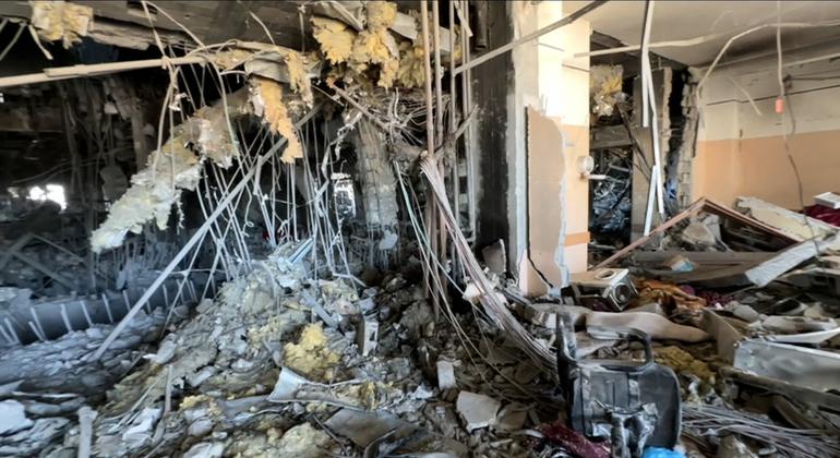 Imagens da destruição do hospital Al-Shifa em Gaza, após o fim do bloqueio final israelita.  A Organização Mundial da Saúde (OMS) reiterou que os hospitais devem ser respeitados e protegidos;  Eles não deveriam ser usados ​​como campos de batalha.
