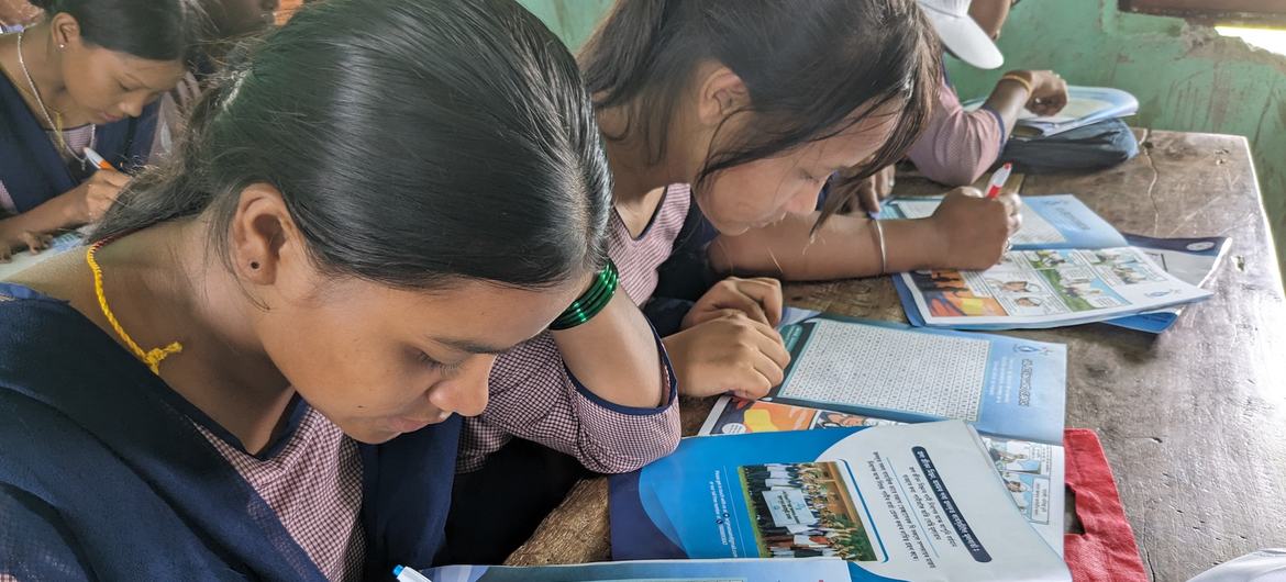 असम का अनोखा जलदूत मॉडल दर्शाता है कि किस तरह छात्रों को शामिल करके सार्वजनिक भागेदारी को बढ़ावा दिया जा सकता है और टिकाऊ जल प्रबंधन सुनिश्चित किया जा सकता है. असम का अनोखा जलदूत मॉडल दर्शाता है कि किस तरह छात्रों को शामिल करके सार्वजनिक भागेदारी को बढ़ावा दिया जा सकता है और टिकाऊ जल प्रबंधन सुनिश्चित किया जा सकता है.