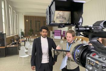 El actor mexicano Tenoch Huertas durante una entrevista con Noticias ONU en Ginebra.