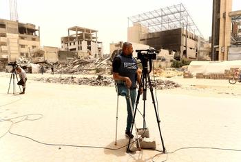 Palestinian journalist, Sami Shehada lost his leg in an attack in Gaza.