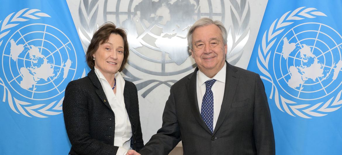 联合国秘书长古特雷斯（右）会见瑞士常驻联合国代表贝里斯维尔。