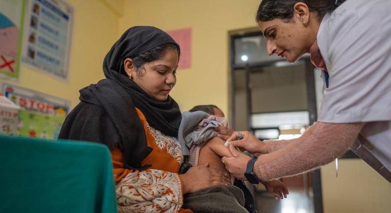 भारत के टीकाकरण कार्यक्रम के तहत, सालाना लगभग 2 करोड़ 70 लाख नवजात शिशुओं का टीकाकरण किया जाता है.