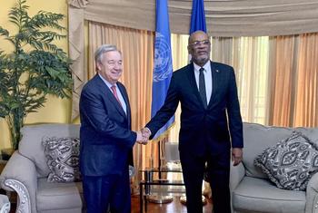 Líder da ONU António Guterres (esq.) e primeiro-ministro do Haiti Ariel Henry