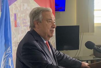 پریس کانفرنس سے خطاب کرتے ہوئے سیکرٹری جنرل انتونیو گوتیرش کا کہنا ہے کہ گینگ وار سے نمٹنے میں قومی پولیس کی مدد کے لیے بین الاقوامی فورس کی تعیناتی کرنا ہوگی۔