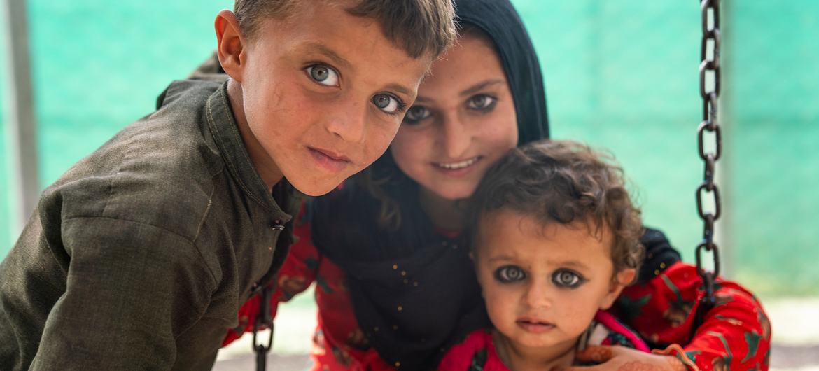पिछले कुछ महीनों में हज़ारों अफ़ग़ान परिवारों ने ईरान से अफ़ग़ानिस्तान में वापसी की है. पिछले कुछ महीनों में हज़ारों अफ़ग़ान परिवारों ने ईरान से अफ़ग़ानिस्तान में वापसी की है.