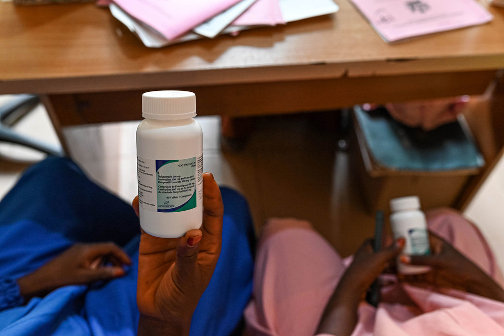 Wanawake wanapokea tiba ya kurefusha maisha ya VVU katika kliniki katika jimbo la Kaduna nchini Nigeria. (Maktaba)