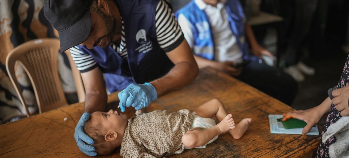 UN-led polio vaccination campaign gets underway in middle areas of Gaza