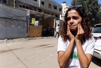 ग़ाज़ा की बच्ची नस्मा अबू नस्र ने युद्ध में अपने पिता को खो दिया. वो कहती है, “हमारी ज़िन्दगी के दो साल यूँ ही बर्बाद हो गए.”