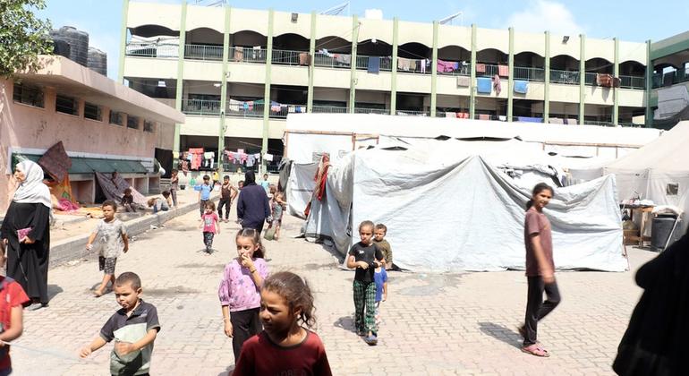 تحولت المدارس في غزة إلى ملاجئ للنازحين. تحولت المدارس في غزة إلى ملاجئ للنازحين.