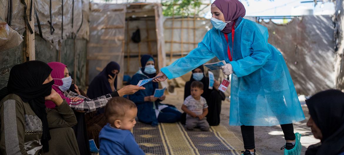 UNICEF staff conduct hygiene awareness sessions to communities in Lebanon to help stop the transmission of cholera.