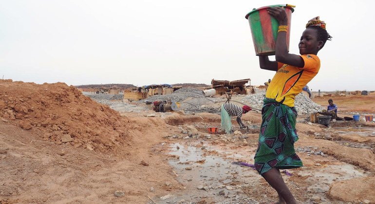 Los niños de Burkina Faso se dedican a las peores formas de trabajo infantil, como la extracción artesanal de oro y las canteras.