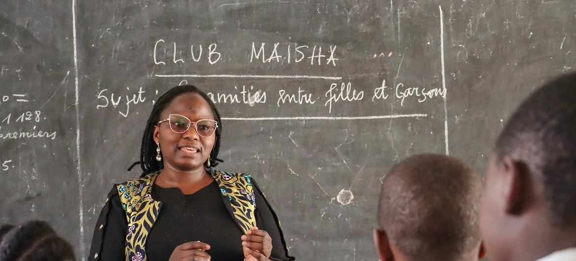 Marie Thèrese Cito est chargée de projet santé chez Uwezo Africa Initiative. Son association a mis des serviettes hygiéniques lavables à la disposition des écoles.