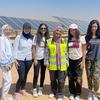 مجموعة من المهندسات اللاتي يعملن بمشروع الطاقة الشمسية في بنبان بأسوان.