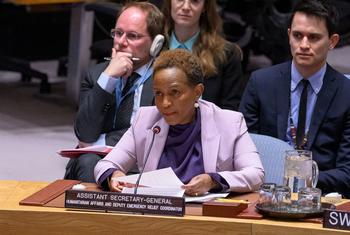 secretária-geral adjunta para Assuntos Humanitários e coordenadora adjunta de Assistência de Emergência, informa a reunião do Conselho de Segurança da ONU sobre a proteção de civis em conflitos armados