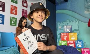 Iker, de 11 años, durante las actividades de lectura en voz alta del primer catálogo del Club de Lectura de los ODS capítulo México.