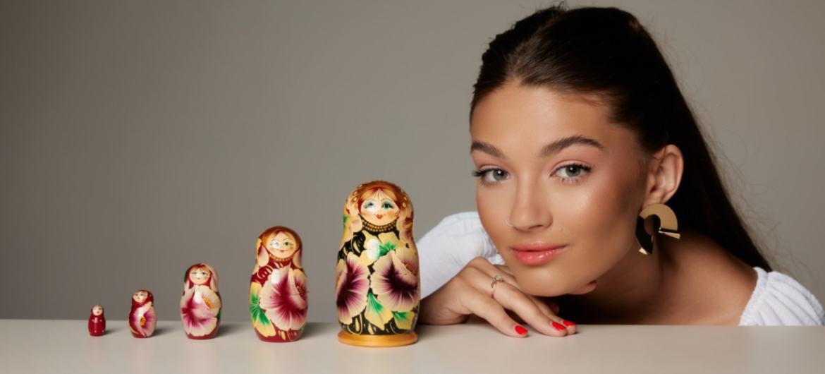 A influenciadora digital Ekaterina Puchkova produz conteúdo em português para milhões de seguidores