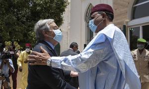 UN Secretary-General António Guterres (left) is received by the Nigerien President Mohamed Bazoum, in the capital of Niger, Niamey (archive photo). The UN chief on Wednesday strongly condemned any bid to seize power from President Bazoum.