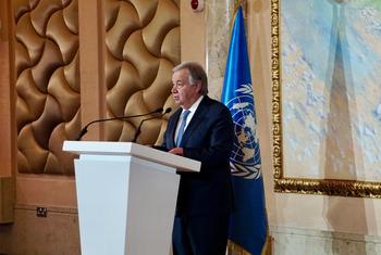 سیکرٹری جنرل انتونیو گوتیرش قطر کے دارالحکومت قطر میں صحافیوں کو افغانستان کی صورتحال بارے آگاہ کر رہے ہیں۔