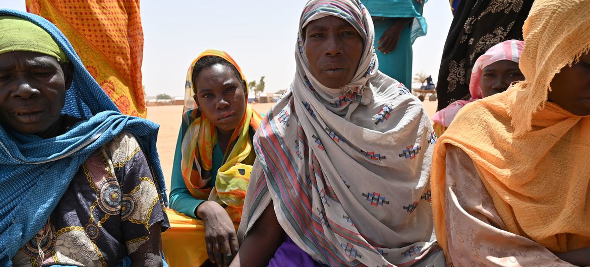 Mujeres sudanesas encuentran refugio en el campo de refugiados de Aboutengue, en el este de Chad.