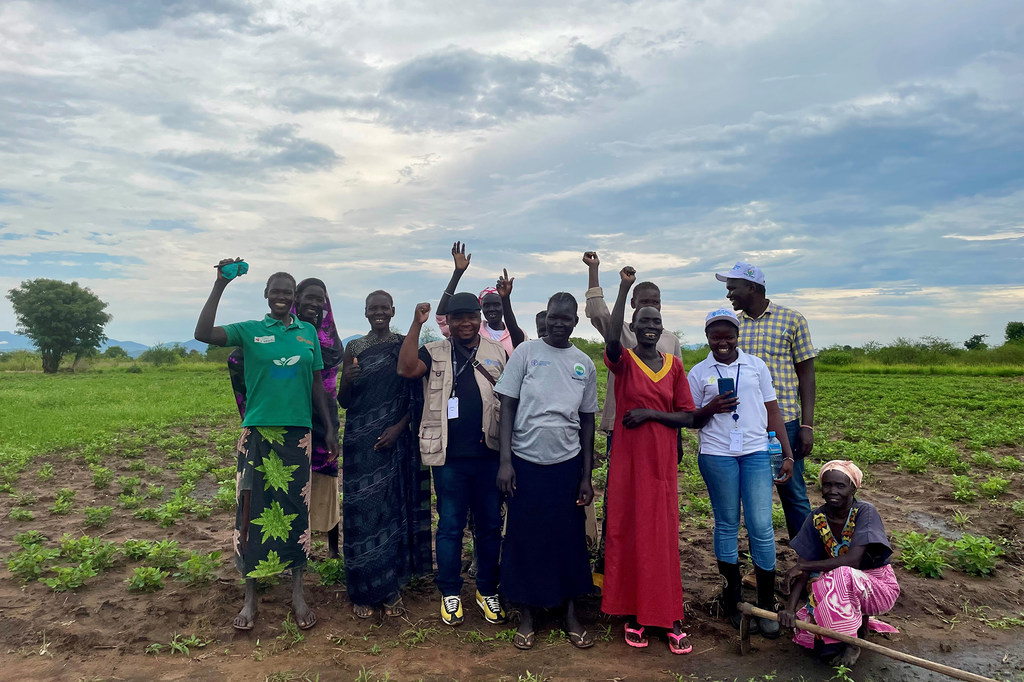 FAO nchini Sudan Kusini imepatia wana ushirika wa wakulima wanawake mafunzo ya uzalishaji wa mbegu. FAO nchini Sudan Kusini imepatia wana ushirika wa wakulima wanawake mafunzo ya uzalishaji wa mbegu.