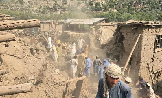 Afghanistan quake: Rescuers arrive on foot, survivors need everything thumbnail