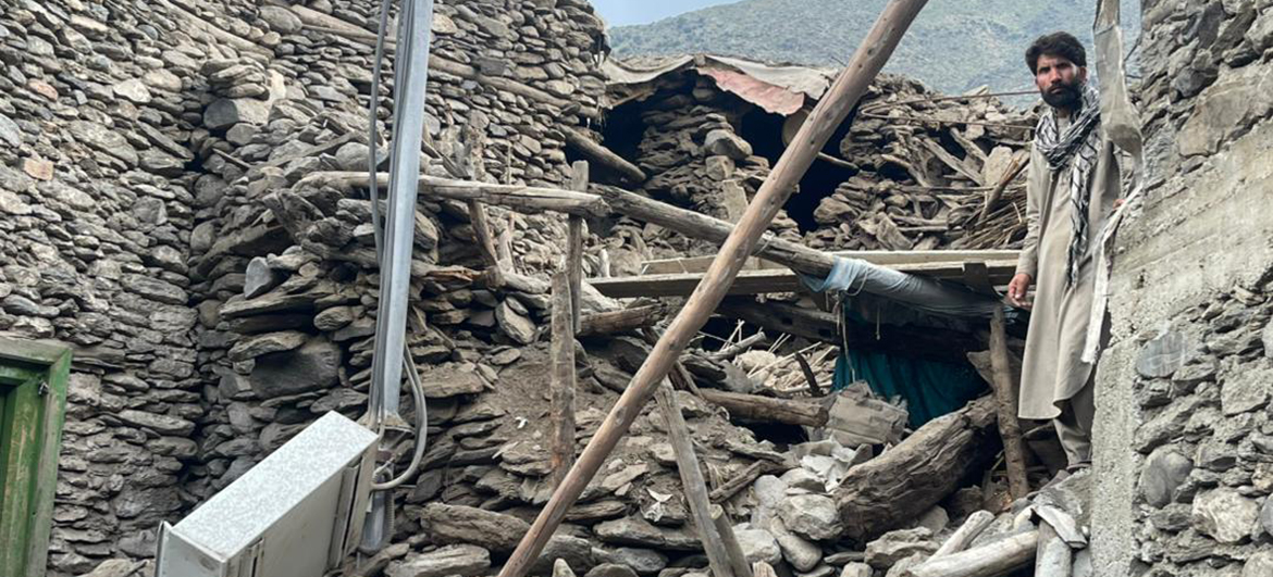 Famílias no leste do Afeganistão foram arrasadas pelo terremoto que atingiu a região em 31 de agosto