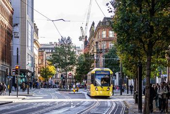 Manchester es la ciudad más grande del norte de Inglaterra. Manchester es la ciudad más grande del norte de Inglaterra.