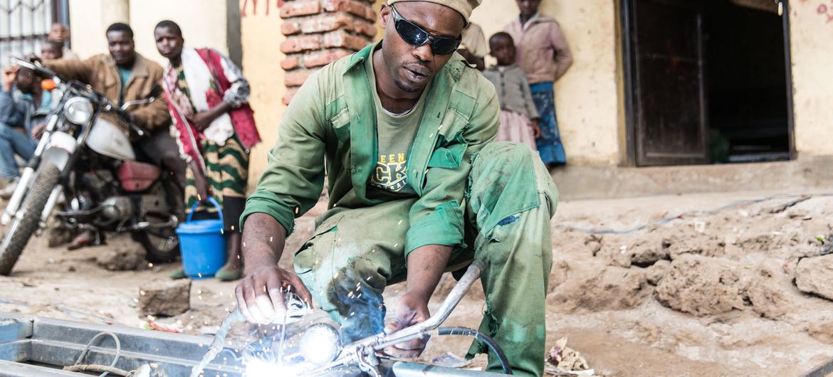 A young man learns welding through a UN-supported programme in Rwanda. (file)