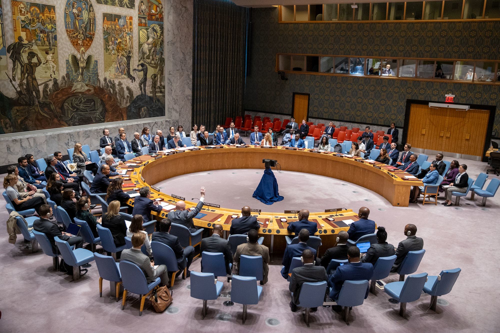 مجلس الأمن يتبنى قرارا يأذن بإنشاء بعثة دعم أمني متعددة الجنسيات في هايتي في تشرين/أكتوبر 2023.